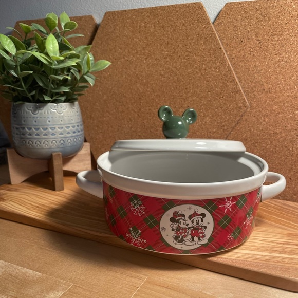 NWOT Disney Holiday ceramic covered dish - Picture 2 of 7